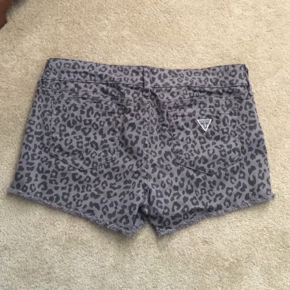 Guess grey cheetah print denim shorts - Picture 2 of 4